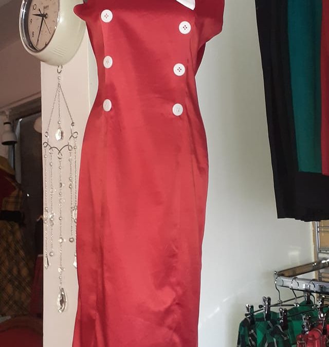 Robe crayon rouge et blanche  style militis