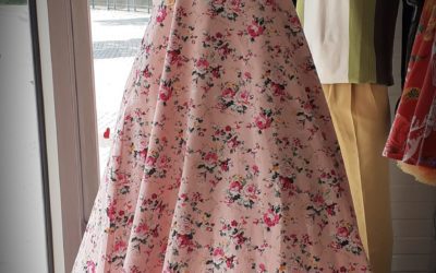 Jolie robe florale rose pastel