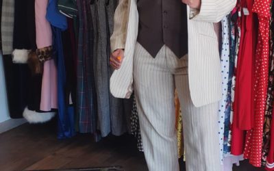 COSTUME BEIGE A RAYURES