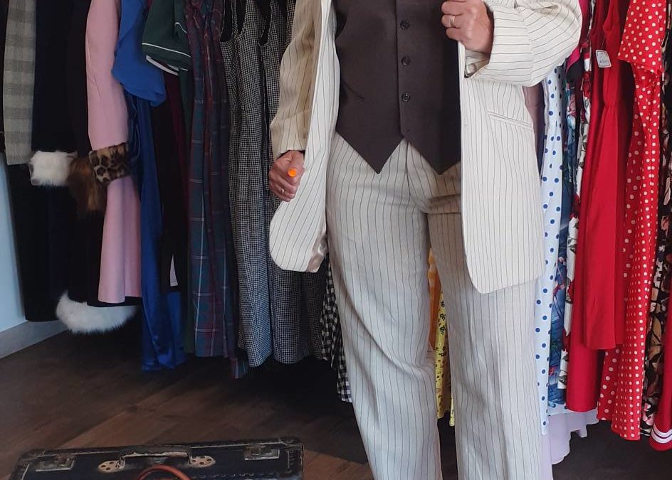 COSTUME BEIGE A RAYURES