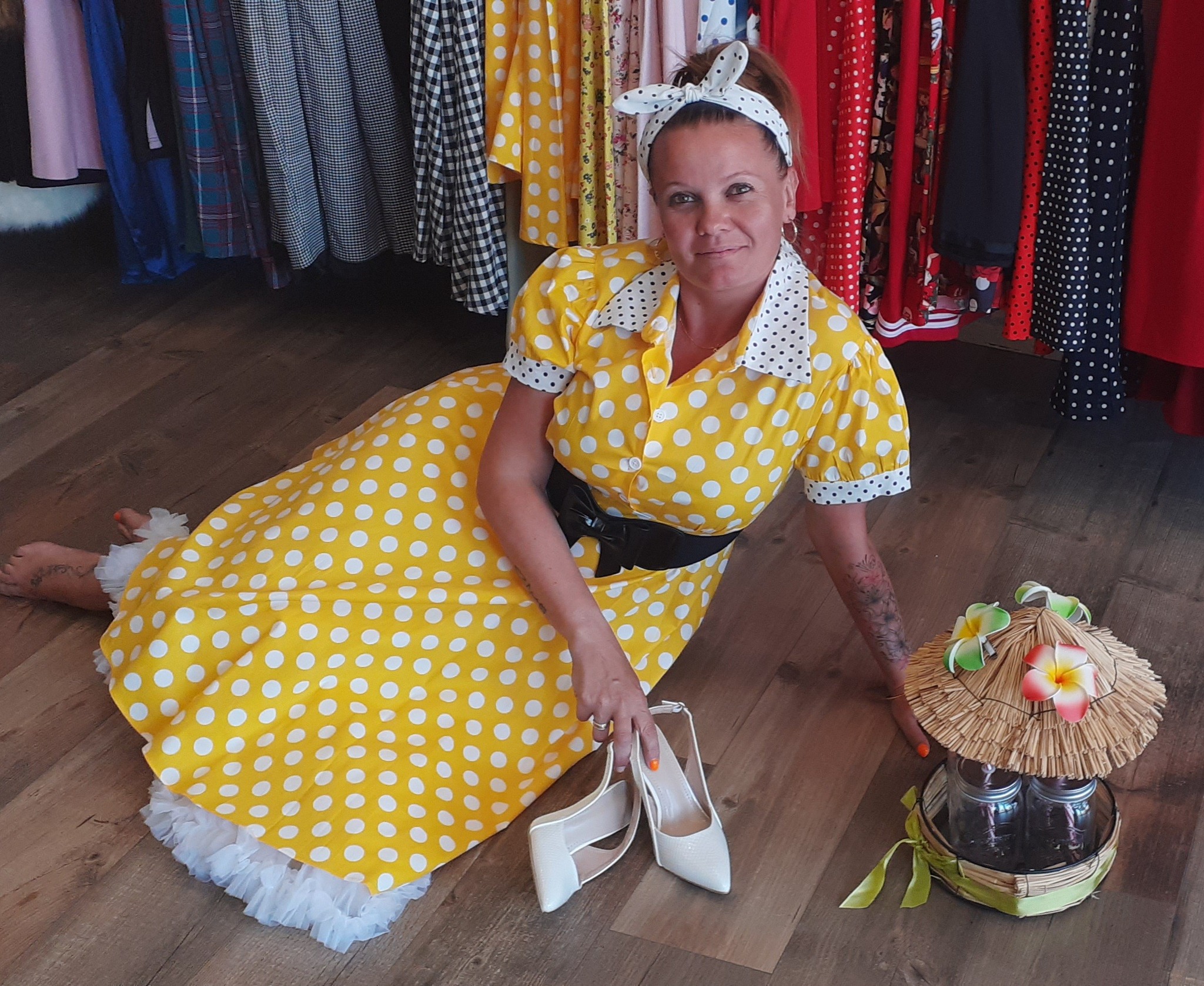 Jolie robe de qualité actuellement disponible en boutique .